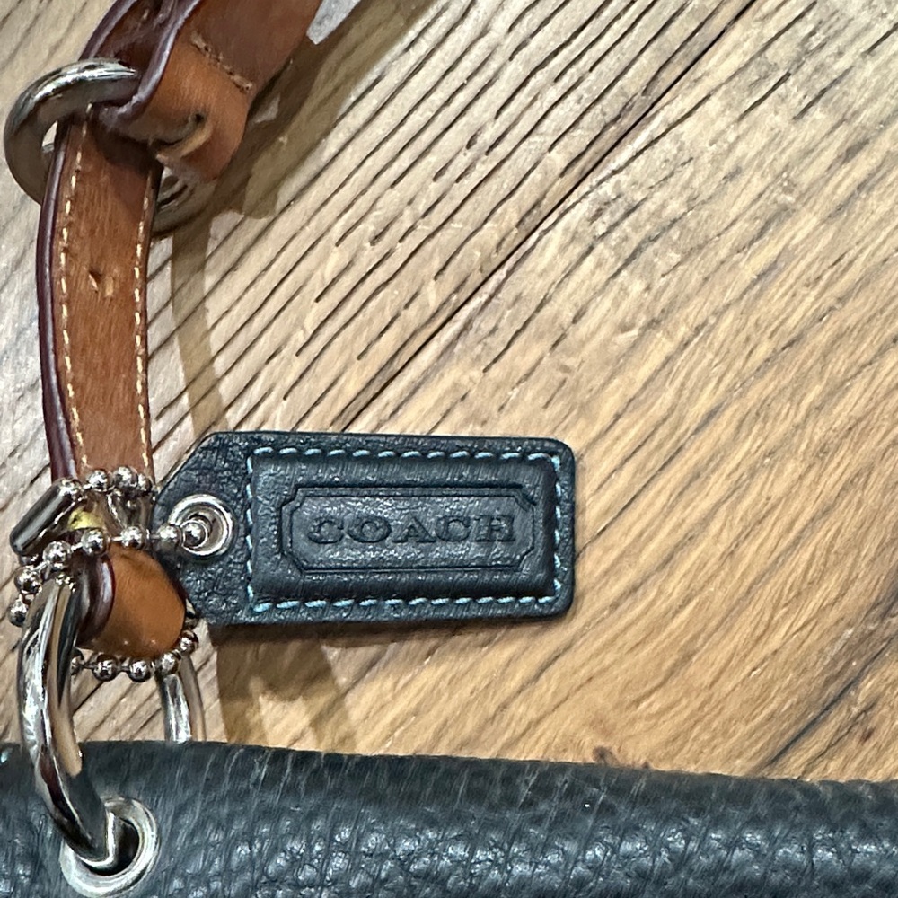Coach Vintage Black and Tan Chelsea Shoulder Bag - Picture 11 of 11
